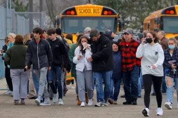 அமெரிக்க துப்பாக்கிச் சூட்டு சம்பவத்தில் 3 மாணவர்கள் பலி