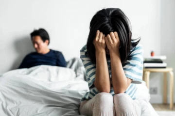 மனைவியை தவிர்த்த கணவன்; ஆண் நண்பர்களுடன் உறவு - நீதிமன்றம் அதிரடி!