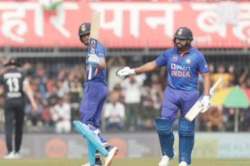 ரோகித் சர்மா, சுப்மன் கில் அபார சதம்! நியூசிலாந்து பந்துவீச்சை துவம்சம் செய்யும் இந்திய வீரர்கள்