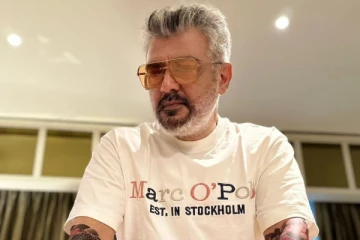 டீ ஏஜிங் செய்யாமல் இளமையாக மாறிய அஜித்.. இணையத்தை அதிரவைத்த புகைப்படம்..