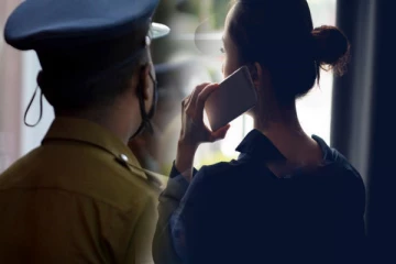 தகாத உறவு ; மனைவிக்கு தகவல் வழங்கிய சார்ஜன்ட் பணி இடைநீக்கம்