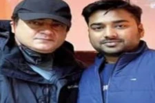 நண்பருடன் வாரணாசியில் சுற்றித்திரிந்த அஜித்: இணையத்தில் வைரலான புகைப்படம்