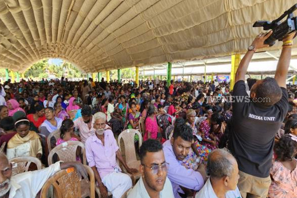 யாழில் சஜித்துக்காக பல மணித்தியாலங்களாக வெயிலில் தவித்த மக்கள்! | People Waited For Sajith In Sun Many Hours Jaffna