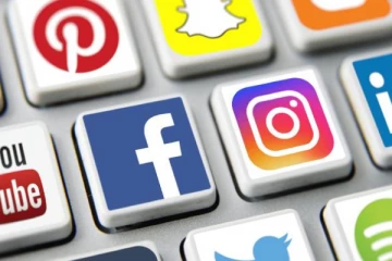 உலகிலேயே முதன் முறையாக சிறுவர்கள் சமூக வலைதளங்களை பார்க்க தடை விதித்த நாடு!