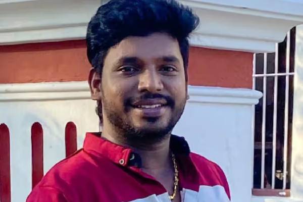 மனைவி கொடுத்த பிறந்த நாள் சர்ப்ரைஸ்! காலடியில் கிடப்பேன் என உருகிய நாஞ்சில் விஜயன் | Nanjilvijayan Wife Video Post About His Birthday