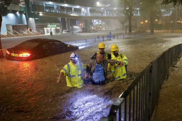 140 ஆண்டுகளுக்கு பிறகு ஹாங்காங்கில் இடைவிடாமல் கனமழை | After 140 Year Heavy Rain In Hong Kong
