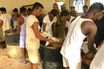 බන්ධනාගාරයටත් ආහාර සදහා සිදුවිමට යන දේ...