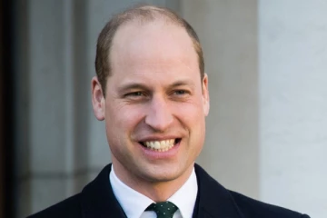 வீடில்லாதவர்களுக்கு வீடு கட்டுவதற்காக தனது நிலத்தைக் கொடுக்கும் இளவரசர் வில்லியம்