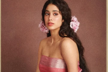 சேலையில் இப்படியா.. ஜான்வி கபூர் ஹாட் புகைப்படங்கள்