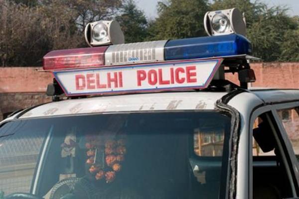 மனைவியைக் காணாமல் தேடிய கணவர்: வீட்டுக்குள் கண்ட அதிரவைத்த காட்சி | Delhi Woman And Daughter Found Stuffed In Bed Box மனைவியைக் காணாமல் தேடிய கணவர்: வீட்டுக்குள் கண்ட அதிரவைத்த காட்சி | Delhi Woman And Daughter Found Stuffed In Bed Box