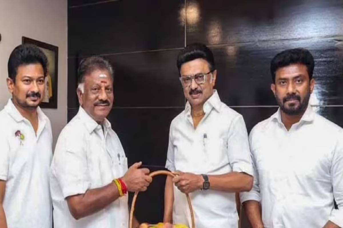 ஓபிஎஸ் உடன் நேர்காணலுக்கு தயாரான ஸ்டாலின்: சூடுபிடிக்கும் அரசியல் களம் | Mk Stalin Is Scheduled Interview Today With Ops