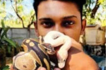 பாம்புகள் மூலம் பணத்தை அள்ளும் கல்லூரி மாணவர்! எப்படி சாத்தியம்? நம்பமுடியாத ஆச்சரியம்