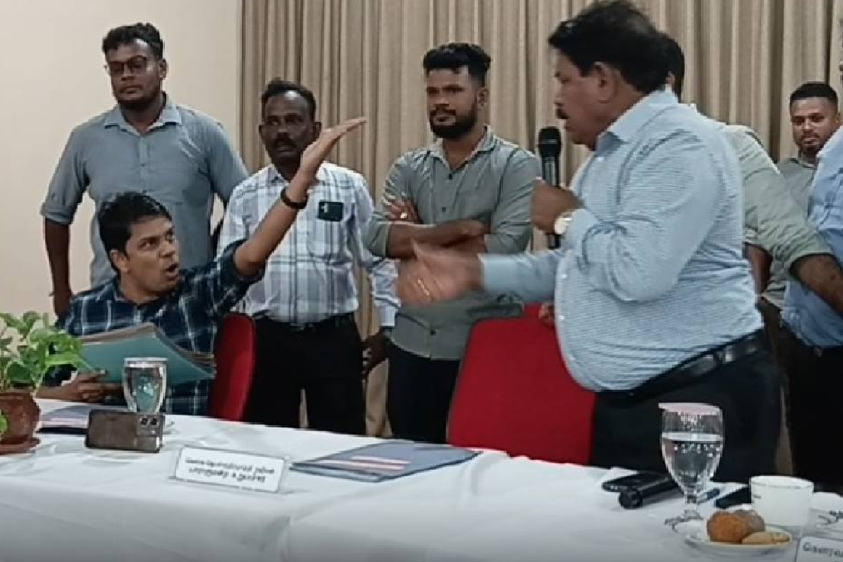 சிலரின் நாகரீகமற்ற நடத்தையால் நிறுத்தப்பட்ட கூட்டம் - அமைச்சர் சந்திரசேகரன் சீற்றம் | District Development Committee Meeting Suspended சிலரின் நாகரீகமற்ற நடத்தையால் நிறுத்தப்பட்ட கூட்டம் - அமைச்சர் சந்திரசேகரன் சீற்றம் | District Development Committee Meeting Suspended