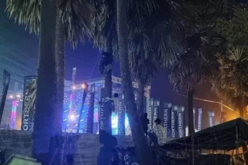 யாழில் ஹரிகரனின் இசை நிகழ்ச்சியை பனை மரத்தில் ஏறி பார்வையிட்ட இளைஞர்கள்!