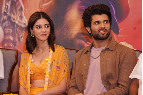 தப்பு செய்த நடிகரை கோபத்தில் முகத்தில் குத்திய மைக் டைசன்.. ஷூட்டிங்கில் துடித்த விஜய் தேவரகொண்டா. | Vijay Devarakonda Share About Act With Mike Tyson