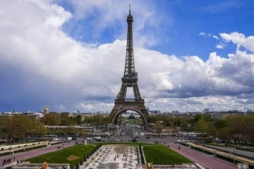 புகழ்பெற்ற சுற்றுலா தளமான ஈபிள் டவரில் அறிமுகமாகும் நடவடிக்கை!