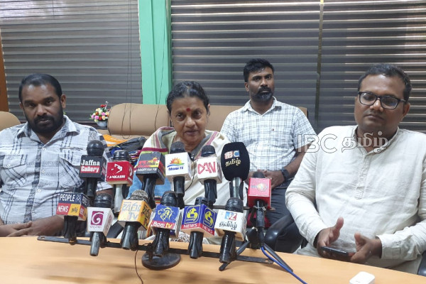 யாழ். உள்ளக விளையாட்டு அரங்கிற்கு காணி - முன்னாள் அமைச்சரின் பேத்தி கோரிக்கை | Jaffnas First Indoor Stadium Construction யாழ். உள்ளக விளையாட்டு அரங்கிற்கு காணி - முன்னாள் அமைச்சரின் பேத்தி கோரிக்கை | Jaffnas First Indoor Stadium Construction