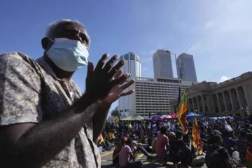 காலி  முகத்திடலில்  களமிறங்கிய பல்கலைக்கழக பேராசிரியர்கள்!