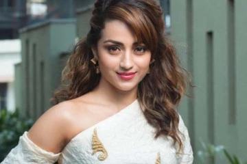 போதையில் நான்கு பேருடன் கட்டி உருளும் த்ரிஷா! வைரலாகும் வீடியோ