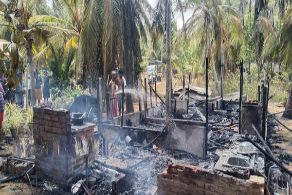 வீடொன்றை எரித்து நாசமாக்கிய தீ! | A Fire Destroyed A House