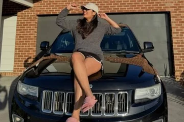 சுத்தமாக நடிப்பில் இருந்து ஓய்வு பெறும் சன் டிவியின் பிரபல இளம் சீரியல் நடிகை.. ரசிகர்கள் ஷாக்