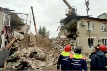 ரஷ்யாவில் திடீரென வெடித்து இடிந்து விழுந்த கட்டிடம்.! என்ன காரணம்?