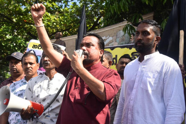 சத்தியாகிரகத்தை கைவிட்டார் விமல் வீரவன்ச | Wimal Weerawansa Abandoned The Satyagraha சத்தியாகிரகத்தை கைவிட்டார் விமல் வீரவன்ச | Wimal Weerawansa Abandoned The Satyagraha