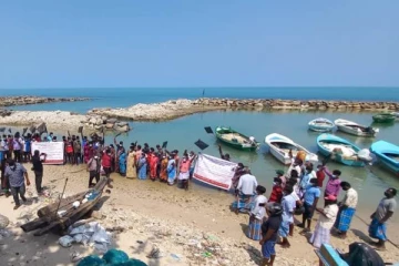எரிபொருளின்மையால் கிளிநொச்சி கடல்தொழிலாளர்கள் எதிர்கொள்ளும் பிரச்சினைகள்