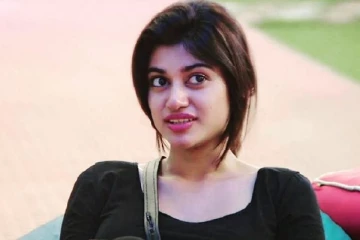 பார்ப்பவரை அசர வைக்கும் உடையில் நடிகை ஓவியா! லேட்டஸ்ட் போட்டோ ஷூட்