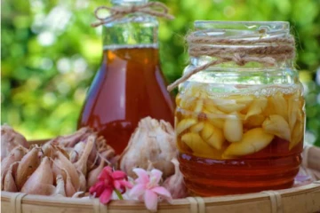 வெறும் வயிற்றில் தேனில் ஊறவைத்த பூண்டு சாப்பிட்டால் நடக்கும் அதிசயம்