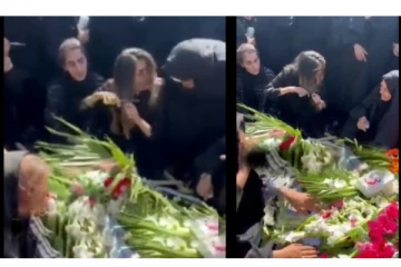 ஈரானில் சகோதரரின் இறுதிச் சடங்கில் தன் தலைமுடியை வெட்டி எறிந்த தங்கை.. - வைரலாகும் வீடியோ