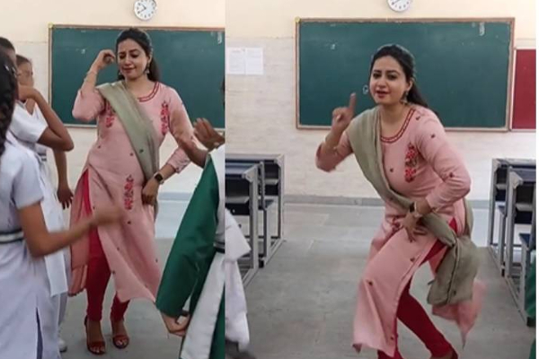 மாணவிகளுடன் அழகு நடனமாடி கிரங்க வைத்த ஆசிரியை! எத்தனை முறை பார்த்தாலும் சலிக்காது | Teacher Beautiful Dance Viral Video