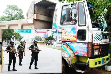 கிளிநொச்சியில் இராணுவத்தினரிடம் சிக்கிய டிப்பர் வாகனங்கள் (Photos)