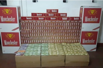 பெரும் தொகை  வெளிநாட்டு சிகரெட்டுக்களுடன் சிக்கிய நபர்கள்