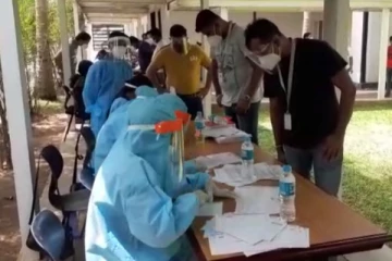 வவுனியாவில் ஆடைத்தொழிற்சாலை பணியாளர்களுக்கு கோவிட் தடுப்பூசி