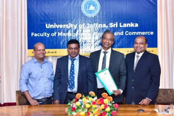 யாழ்ப்பாண பல்கலைக்கழக முகாமைத்துவ கற்கைகள் வணிக பீடமும், யாழ்ப்பாண வர்த்தக தொழிற்துறை மன்றமும் புரிந்துணர்வு உடன்படிக்கை(Photo)