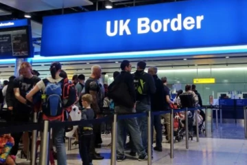 ஆவலுடன் எதிர்பார்த்த முக்கிய அறிவிப்பு..! 2 டோஸ் தடுப்பூசி போட்ட வெளிநாட்டு பயணிகளுக்கான புதிய விதிகளை வெளியிட்டது பிரித்தானியா!