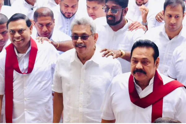பல தசாப்தங்களாக கோலோச்சிய ராஜபக்சாக்கள் இன்று துகள்களாக சிதறடிக்கப்பட்ட நிலையில்! | Sri Lanka Rajabaksha Family Jvp Anura Peramuna
