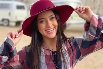 16 வயதில் இளம் நடிகை தூக்குப்போட்டு தற்கொலை- ரசிகர்கள் ஷாக்