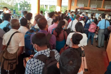 ரயில் சேவையின்மையால் பயணிகளுக்கு நேர்ந்த நிலை!