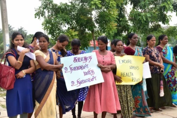 அத்தியாவசிய மருந்துகள் உடனடியாக மக்களுக்கு கிடைக்க வலியுறுத்தி கவனயீர்ப்பு போராட்டம் (Photos)