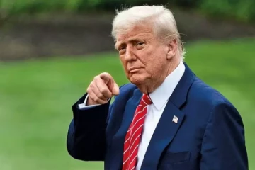 ஈரானில் ஏன் ஆட்சி மாற்றம் ஏற்படக்கூடாது? ; டிரம்ப் கேள்வி