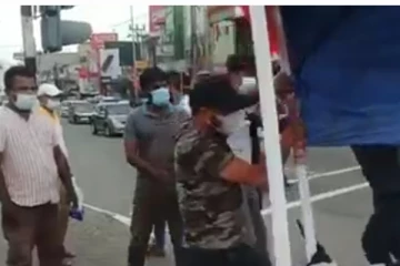 රට වෙනුවෙන් කැළණියේ සිසුන් කළ සාමකාමි සත්යග්රහයට පිරිසක් පහර දෙයි.. වීඩියෝ සහිතයි.. (VIDEO)