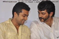 கையில் கிப்ட் உடன் வந்த தல அஜித், வரவேற்க காத்திருந்த நடிகர்கள் சூர்யா மற்றும் கார்த்தி..பலரும் பார்த்திராத புகைப்படம் இதோ.