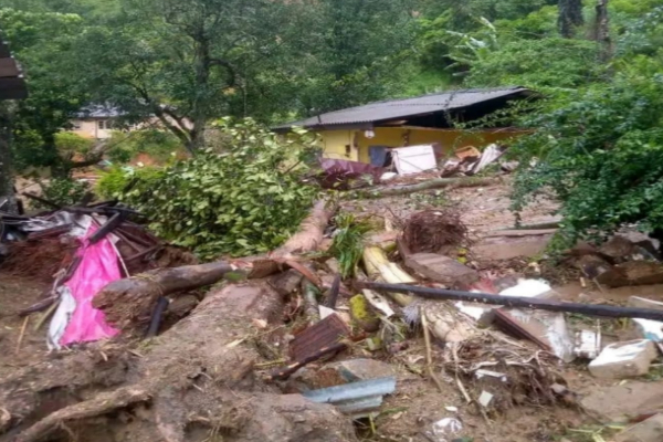 பசறை மண்சரிவில் உயிர் பிழைத்த ஆசிரியரின் திகில் அனுபவம்! | Teacher Survived Lanka Landslide Horror Experience