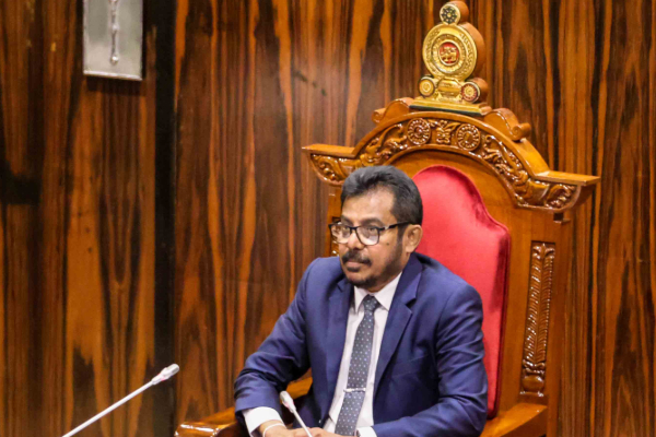 சற்று முன் விபத்தில் சிக்கிய முன்னாள் சபாநாயகர் ; குழந்தை உட்பட மூவர் வைத்தியசாலையில் | Vehicle Carrying The Mp Met With An Accident சற்று முன் விபத்தில் சிக்கிய முன்னாள் சபாநாயகர் ; குழந்தை உட்பட மூவர் வைத்தியசாலையில் | Vehicle Carrying The Mp Met With An Accident