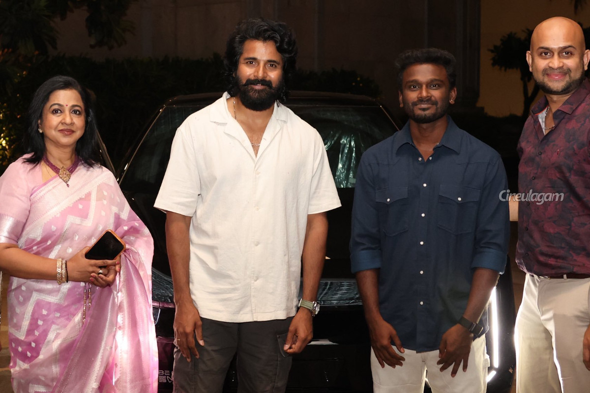 தாய்க்கிழவி இயக்குனருக்கு சிவகார்த்திகேயன் கொடுத்த காஸ்ட்லீ கிப்ட்.. என்னனு பாருங்க | Sivakarthikeyan Gift Car To Thaai Kizhavi Director தாய்க்கிழவி இயக்குனருக்கு சிவகார்த்திகேயன் கொடுத்த காஸ்ட்லீ கிப்ட்.. என்னனு பாருங்க | Sivakarthikeyan Gift Car To Thaai Kizhavi Director