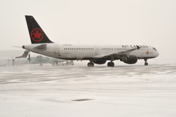 வான்கூவார் விமான நிலையப் போக்குவரத்து பாதிப்பு | Vancouver Airport Snow