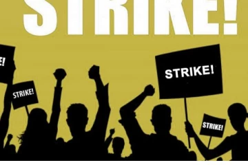 රාජ්‍ය ආයතනයක කාර්ය මණ්ඩලය සහ කම්කරුවන් යුක්තිය ඉල්ලා පාරට බහී..