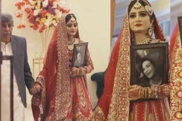 தாயின் புகைப்படத்தை அணைத்தபடி மணமேடைக்கு வந்த மணமகள்! உருகும் நெட்டிசன்கள்